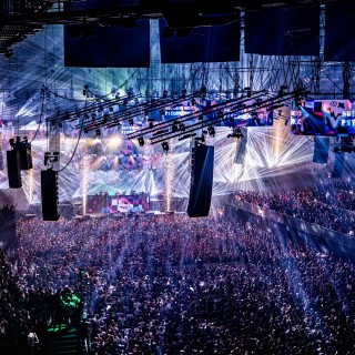 Reverze - Synergy by Philippe Wuyts